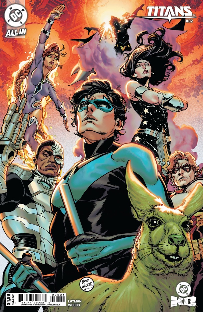 Titans #32 (Cover B Brad Walker Card Stock Variant)
